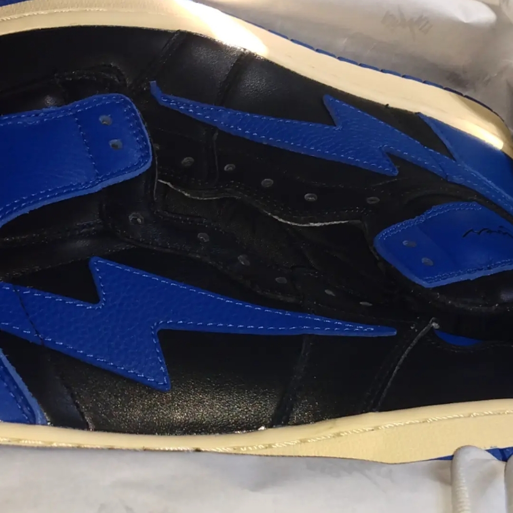 Air Kiy Sneakers
